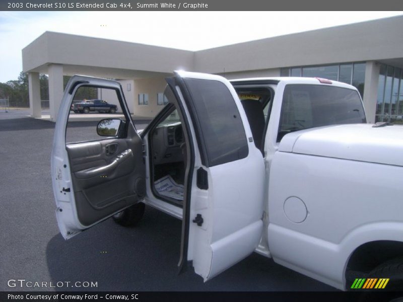Summit White / Graphite 2003 Chevrolet S10 LS Extended Cab 4x4