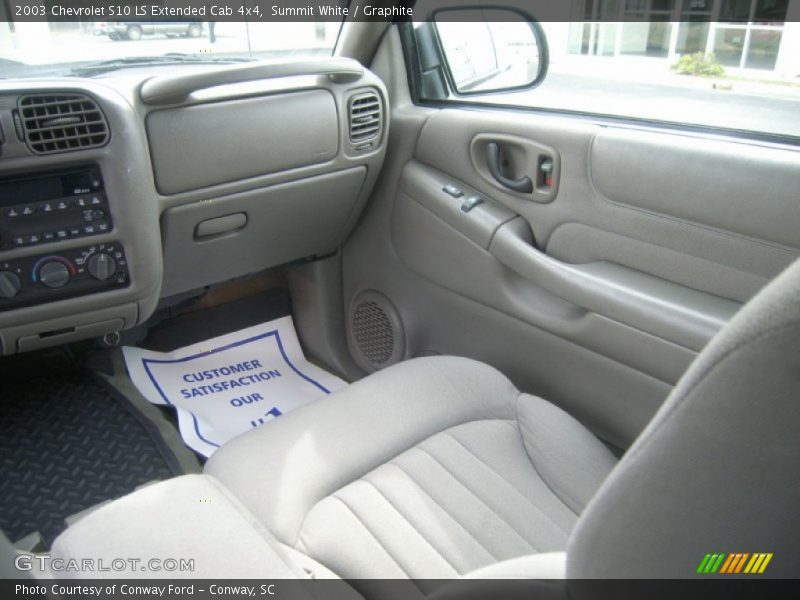 Summit White / Graphite 2003 Chevrolet S10 LS Extended Cab 4x4