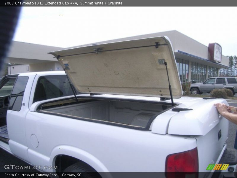 Summit White / Graphite 2003 Chevrolet S10 LS Extended Cab 4x4