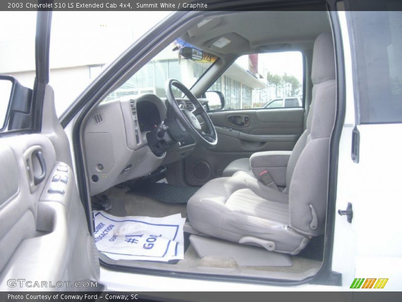 Summit White / Graphite 2003 Chevrolet S10 LS Extended Cab 4x4