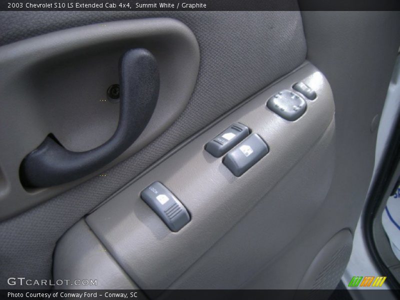 Summit White / Graphite 2003 Chevrolet S10 LS Extended Cab 4x4