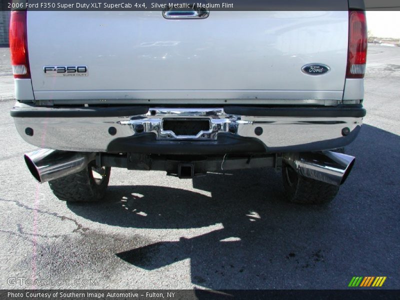Exhaust of 2006 F350 Super Duty XLT SuperCab 4x4