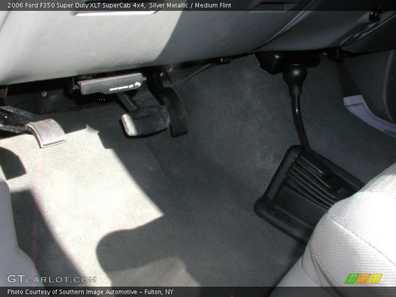 Silver Metallic / Medium Flint 2006 Ford F350 Super Duty XLT SuperCab 4x4