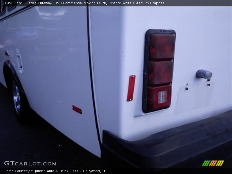 Oxford White / Medium Graphite 1998 Ford E Series Cutaway E350 Commercial Moving Truck