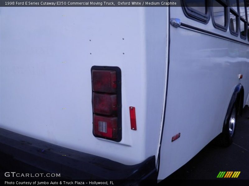 Oxford White / Medium Graphite 1998 Ford E Series Cutaway E350 Commercial Moving Truck
