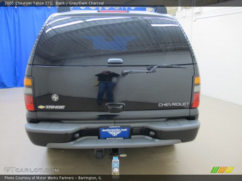 Black / Gray/Dark Charcoal 2005 Chevrolet Tahoe Z71