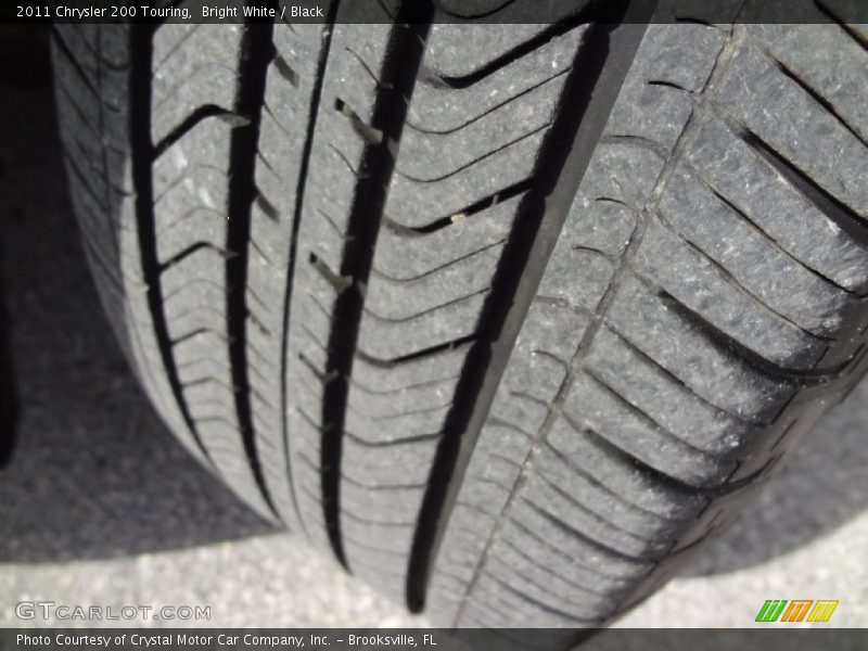 Bright White / Black 2011 Chrysler 200 Touring