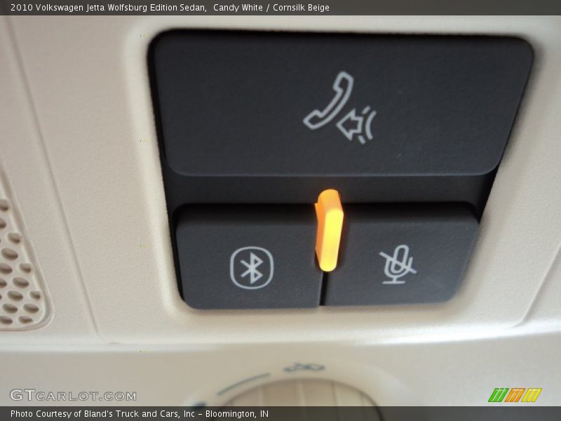 Candy White / Cornsilk Beige 2010 Volkswagen Jetta Wolfsburg Edition Sedan
