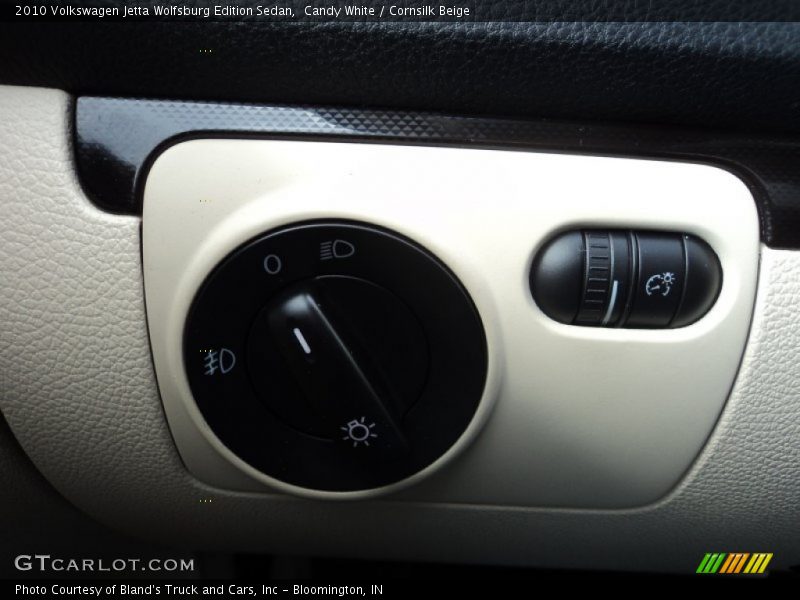 Candy White / Cornsilk Beige 2010 Volkswagen Jetta Wolfsburg Edition Sedan