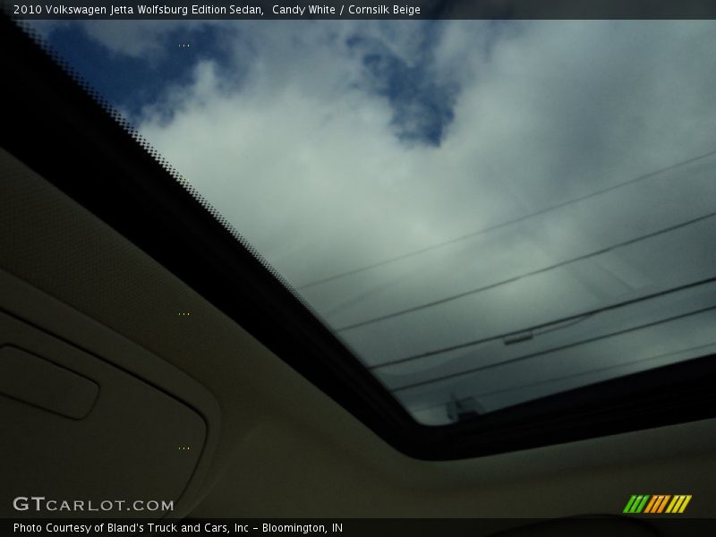 Candy White / Cornsilk Beige 2010 Volkswagen Jetta Wolfsburg Edition Sedan