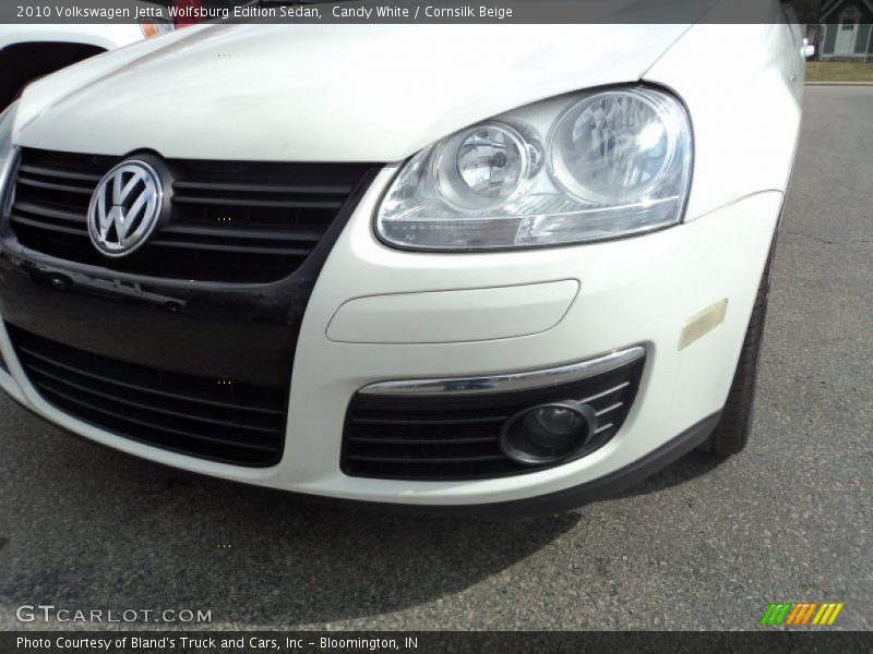 Candy White / Cornsilk Beige 2010 Volkswagen Jetta Wolfsburg Edition Sedan