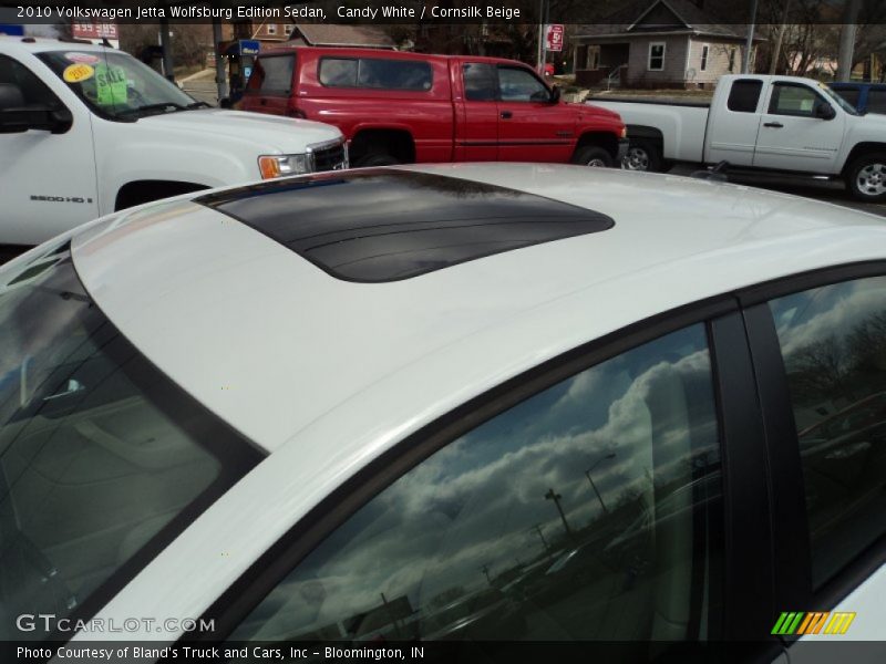 Candy White / Cornsilk Beige 2010 Volkswagen Jetta Wolfsburg Edition Sedan