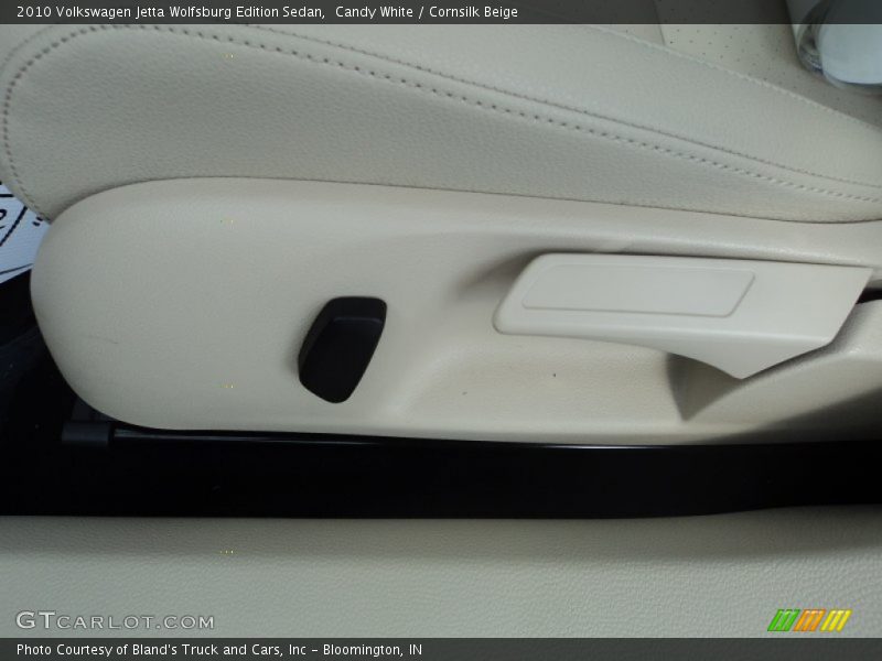 Candy White / Cornsilk Beige 2010 Volkswagen Jetta Wolfsburg Edition Sedan