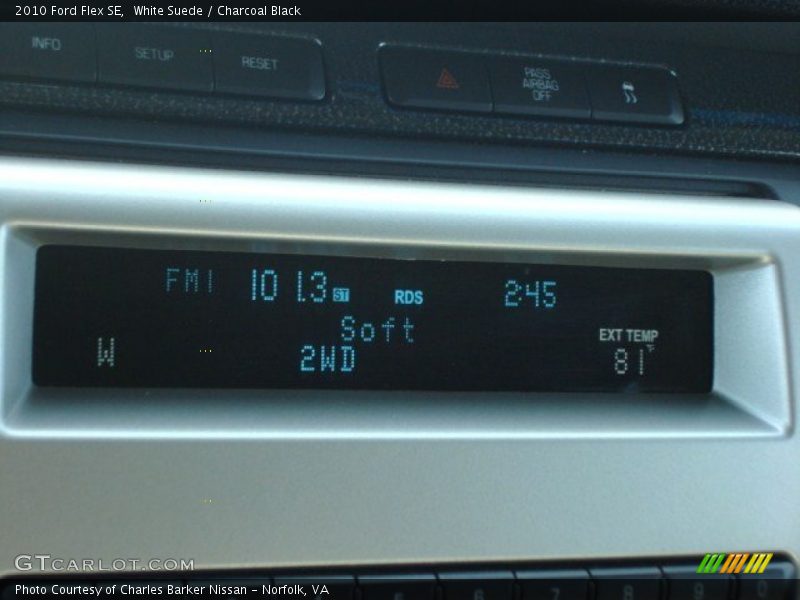 White Suede / Charcoal Black 2010 Ford Flex SE