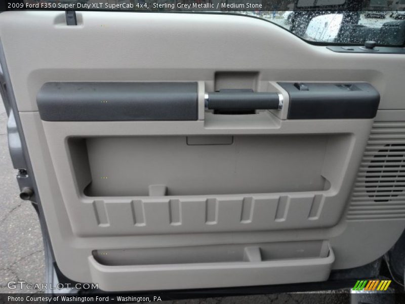 Door Panel of 2009 F350 Super Duty XLT SuperCab 4x4