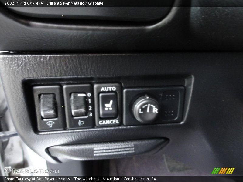 Brilliant Silver Metallic / Graphite 2002 Infiniti QX4 4x4