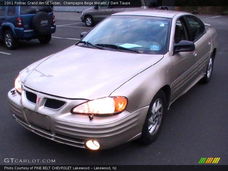 Front 3/4 View of 2001 Grand Am SE Sedan