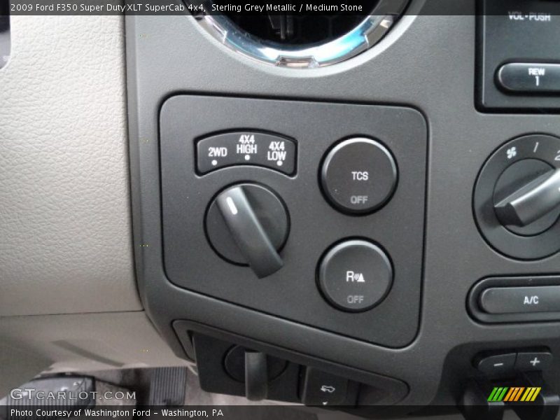 Controls of 2009 F350 Super Duty XLT SuperCab 4x4