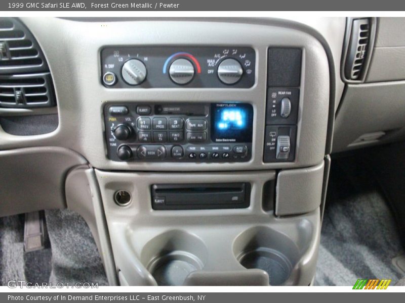 Controls of 1999 Safari SLE AWD