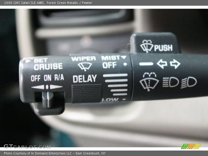 Controls of 1999 Safari SLE AWD