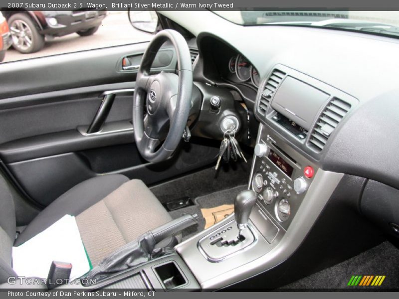 Brilliant Silver Metallic / Warm Ivory Tweed 2007 Subaru Outback 2.5i Wagon