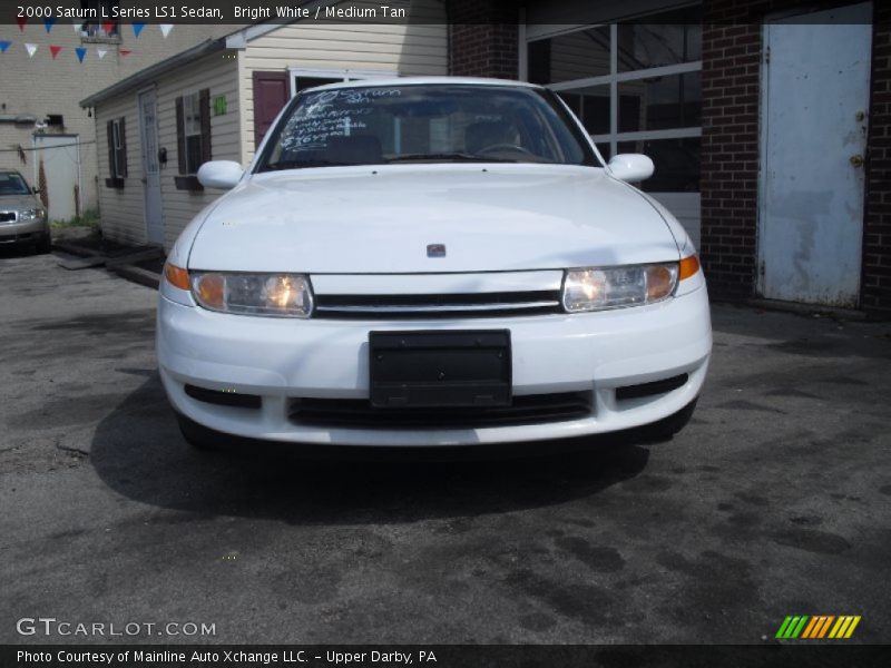 Bright White / Medium Tan 2000 Saturn L Series LS1 Sedan