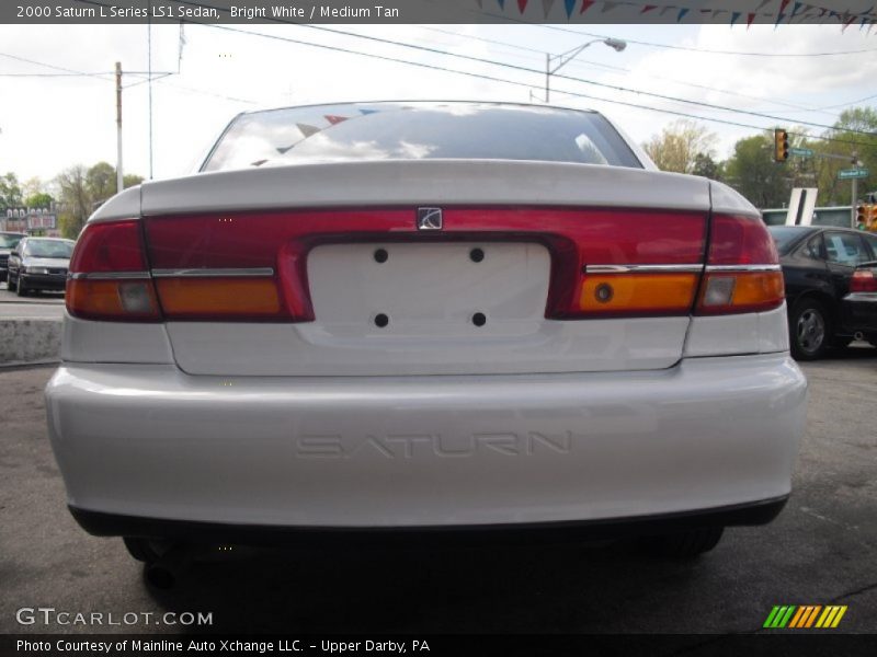 Bright White / Medium Tan 2000 Saturn L Series LS1 Sedan