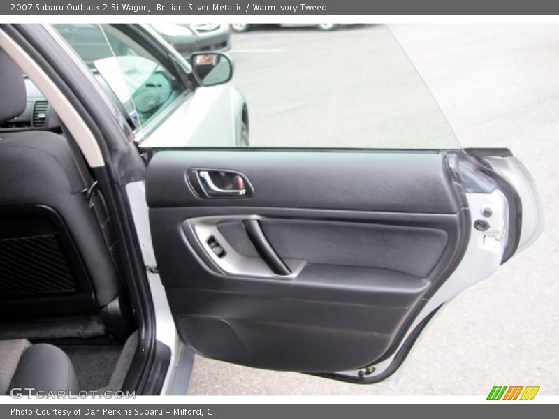 Brilliant Silver Metallic / Warm Ivory Tweed 2007 Subaru Outback 2.5i Wagon