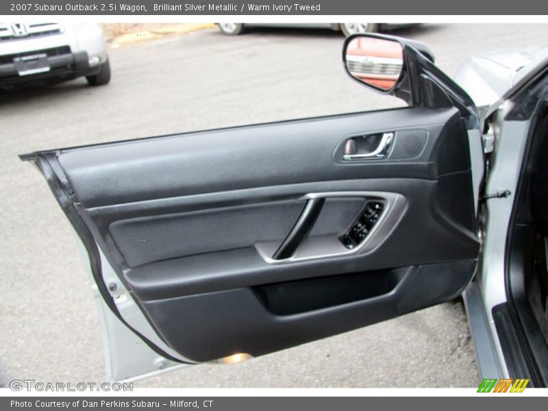 Brilliant Silver Metallic / Warm Ivory Tweed 2007 Subaru Outback 2.5i Wagon