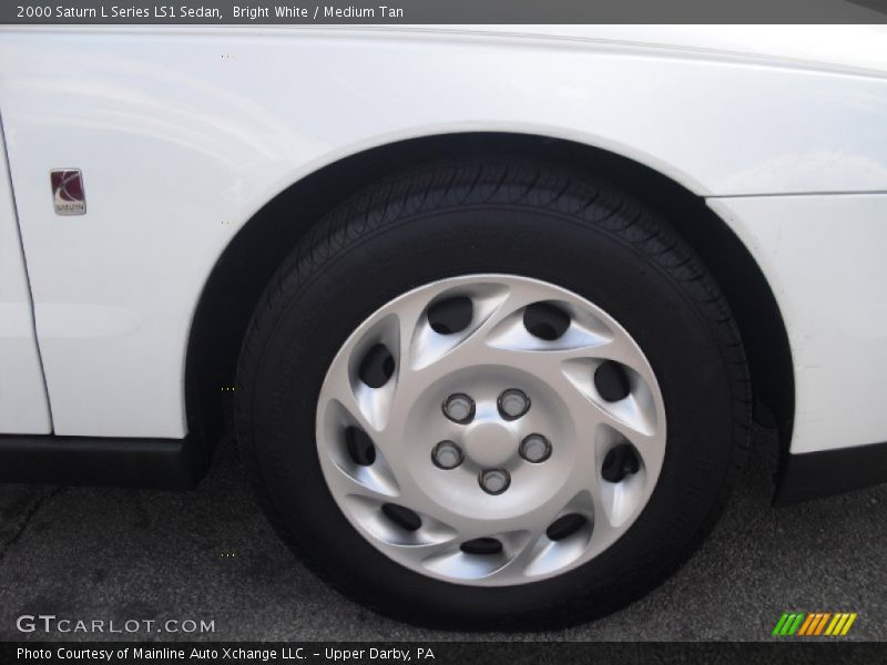 Bright White / Medium Tan 2000 Saturn L Series LS1 Sedan