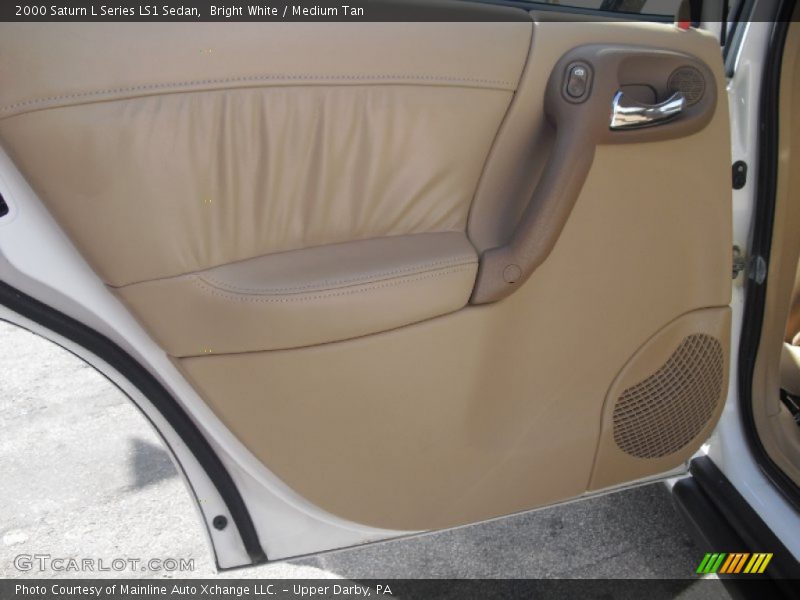 Bright White / Medium Tan 2000 Saturn L Series LS1 Sedan