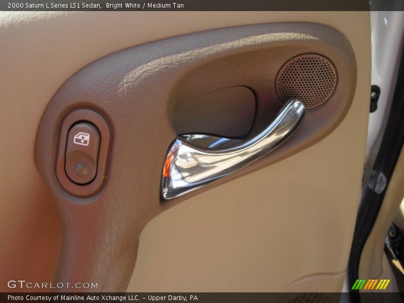 Bright White / Medium Tan 2000 Saturn L Series LS1 Sedan