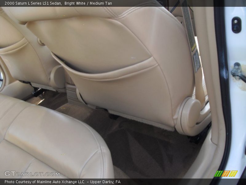 Bright White / Medium Tan 2000 Saturn L Series LS1 Sedan