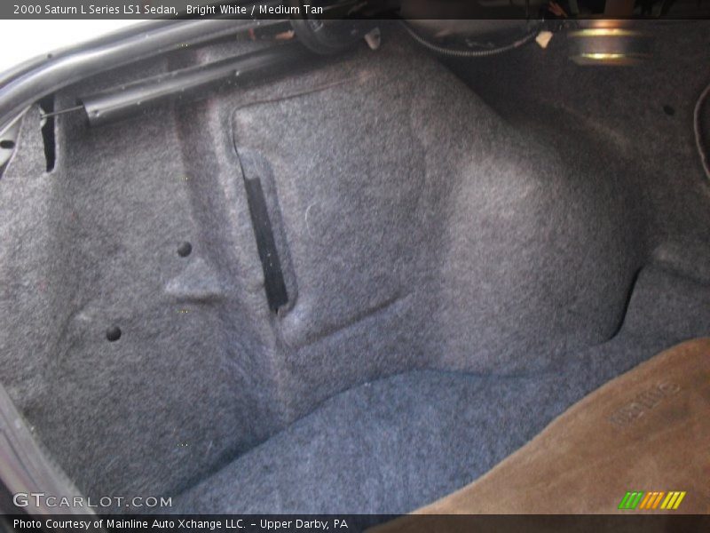 Bright White / Medium Tan 2000 Saturn L Series LS1 Sedan