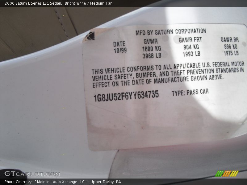 Bright White / Medium Tan 2000 Saturn L Series LS1 Sedan
