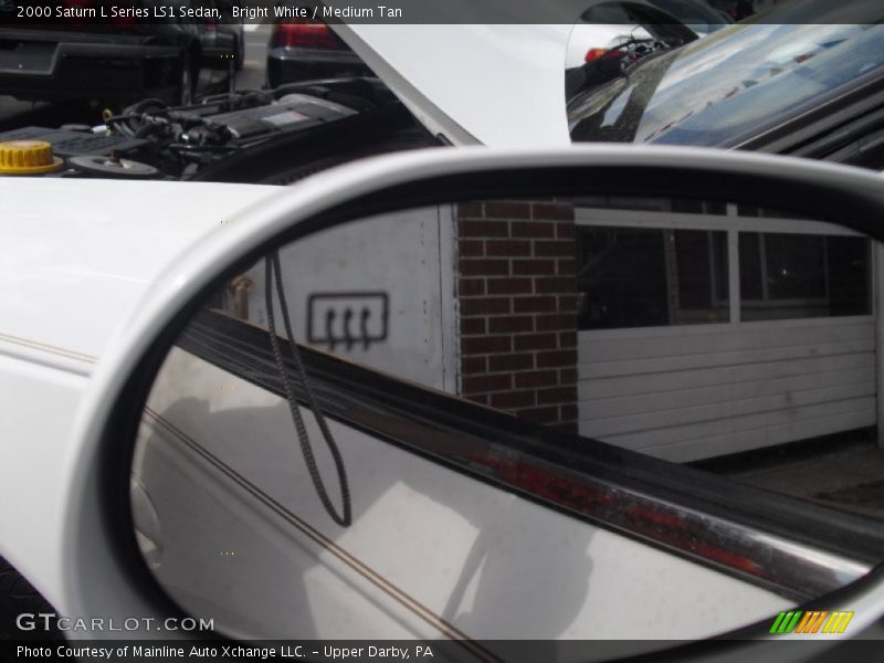 Bright White / Medium Tan 2000 Saturn L Series LS1 Sedan