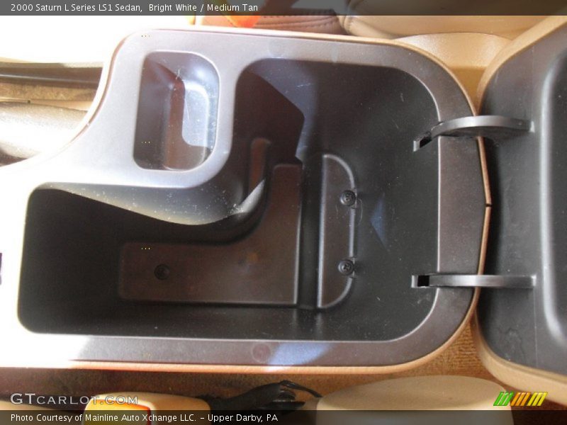 Bright White / Medium Tan 2000 Saturn L Series LS1 Sedan
