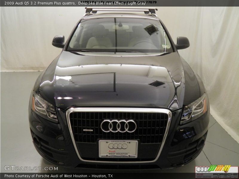Deep Sea Blue Pearl Effect / Light Gray 2009 Audi Q5 3.2 Premium Plus quattro