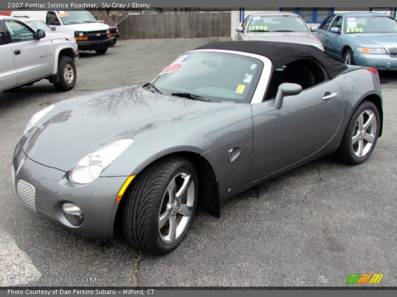 Front 3/4 View of 2007 Solstice Roadster