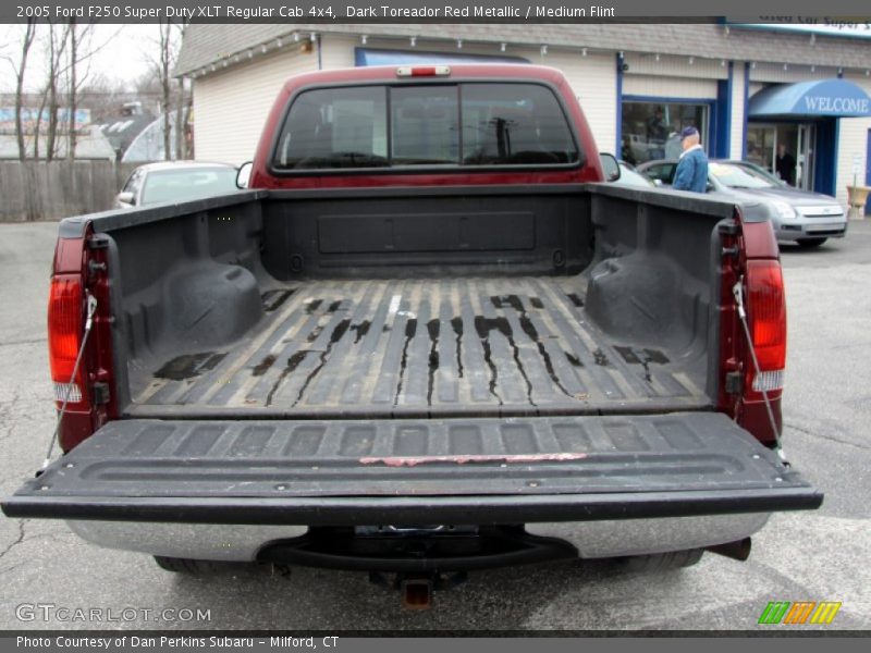Dark Toreador Red Metallic / Medium Flint 2005 Ford F250 Super Duty XLT Regular Cab 4x4