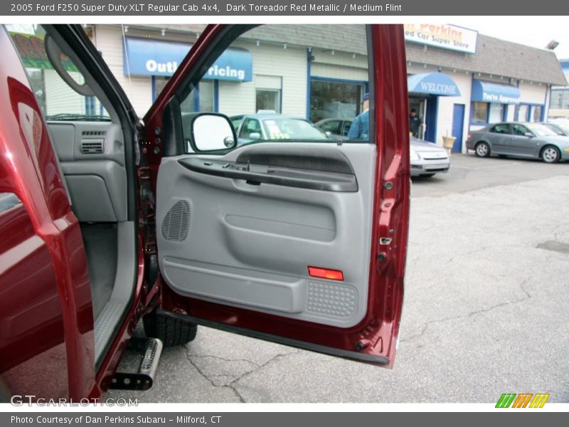 Dark Toreador Red Metallic / Medium Flint 2005 Ford F250 Super Duty XLT Regular Cab 4x4