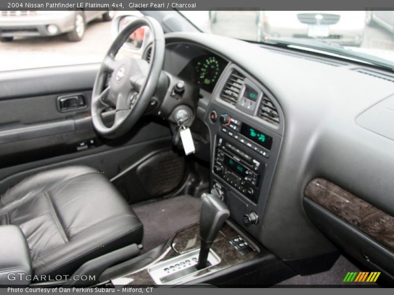 Glacier Pearl / Charcoal 2004 Nissan Pathfinder LE Platinum 4x4