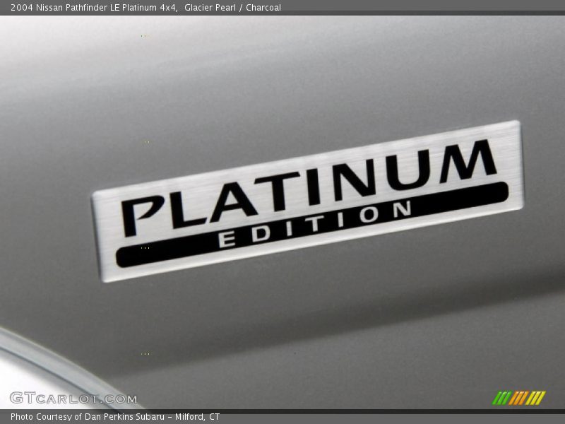 Glacier Pearl / Charcoal 2004 Nissan Pathfinder LE Platinum 4x4