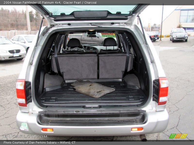 Glacier Pearl / Charcoal 2004 Nissan Pathfinder LE Platinum 4x4