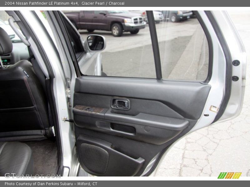 Glacier Pearl / Charcoal 2004 Nissan Pathfinder LE Platinum 4x4