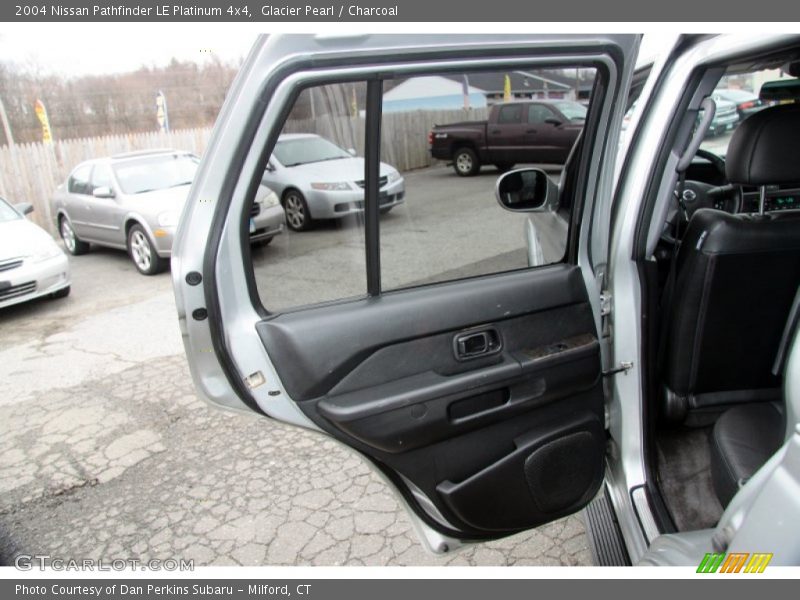 Glacier Pearl / Charcoal 2004 Nissan Pathfinder LE Platinum 4x4
