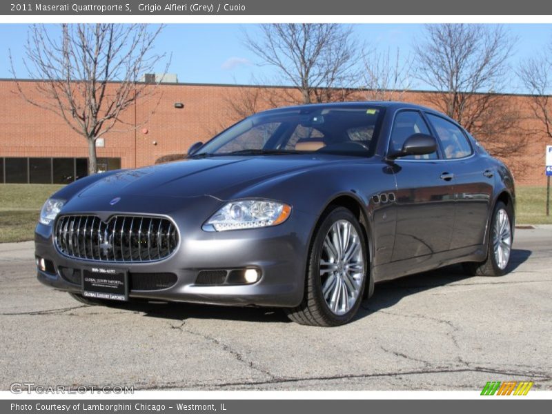 Front 3/4 View of 2011 Quattroporte S
