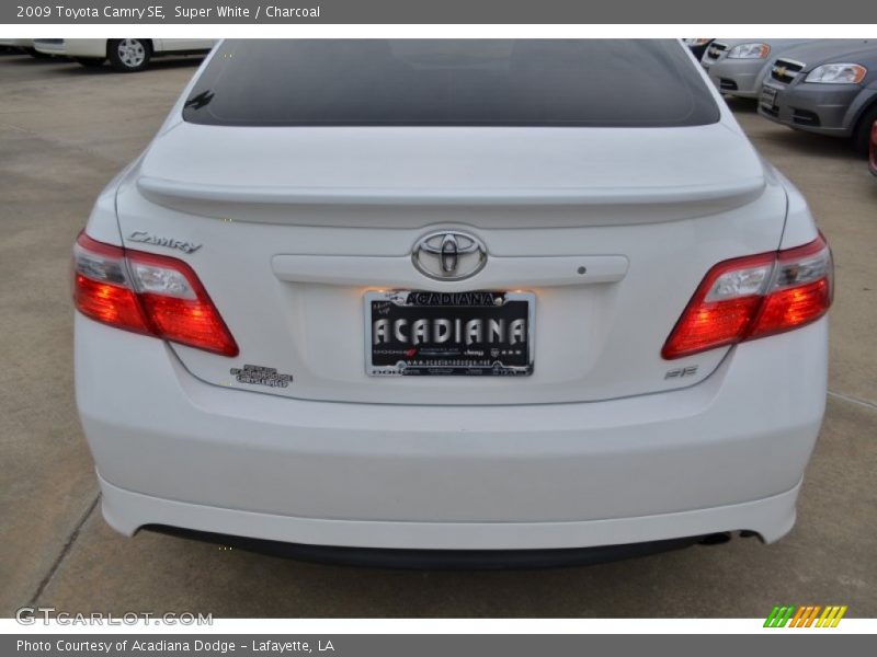 Super White / Charcoal 2009 Toyota Camry SE