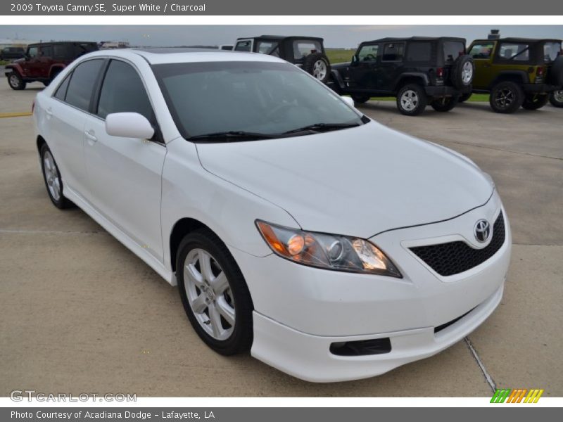 Super White / Charcoal 2009 Toyota Camry SE