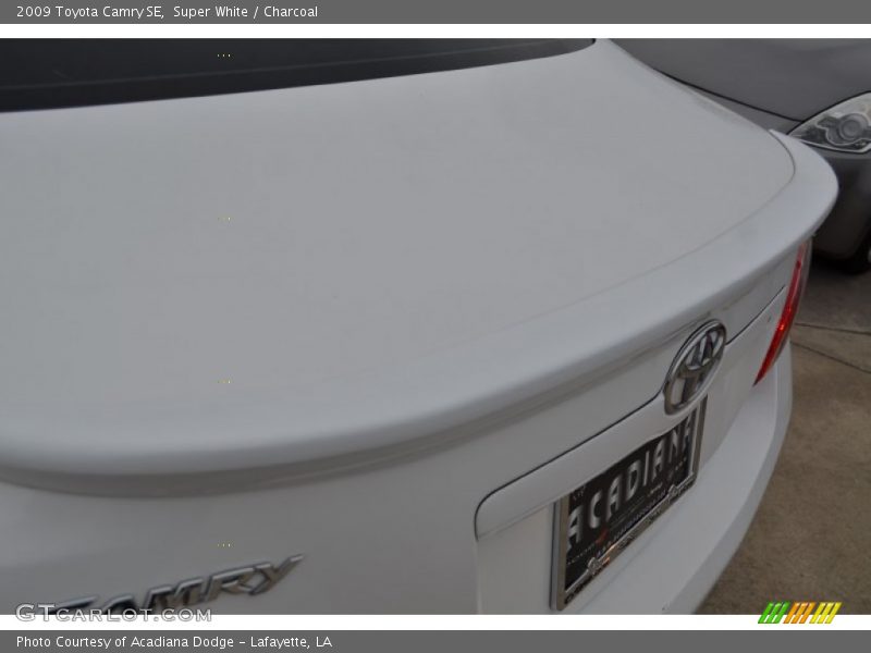 Super White / Charcoal 2009 Toyota Camry SE